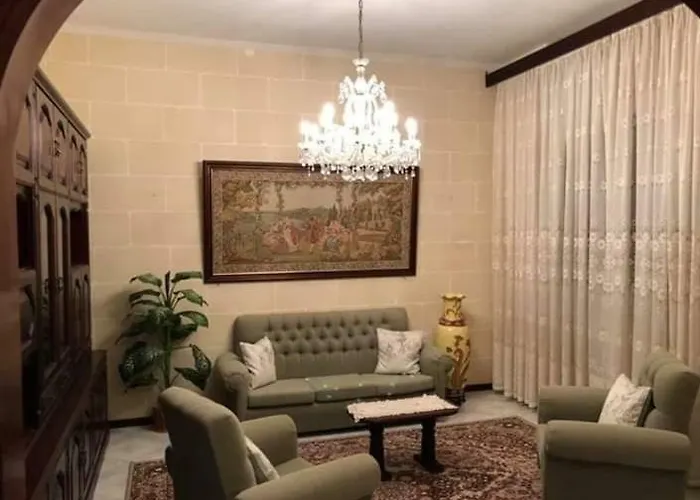 Gazde/Camere de închiriat Dhalia